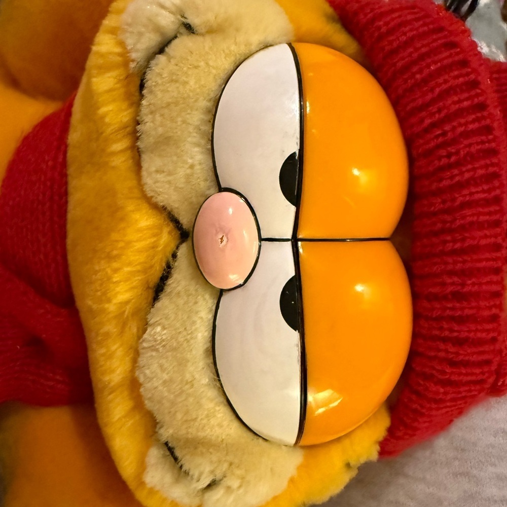 Vintage 1981 Garfield Ice Skater Plush – Winter Hat, Scarf & Ice Skates - Picture 6 of 6